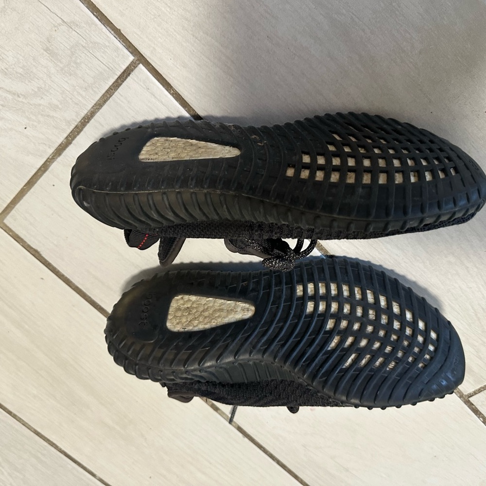 Yeezy 350 Black - Picture 3 of 7